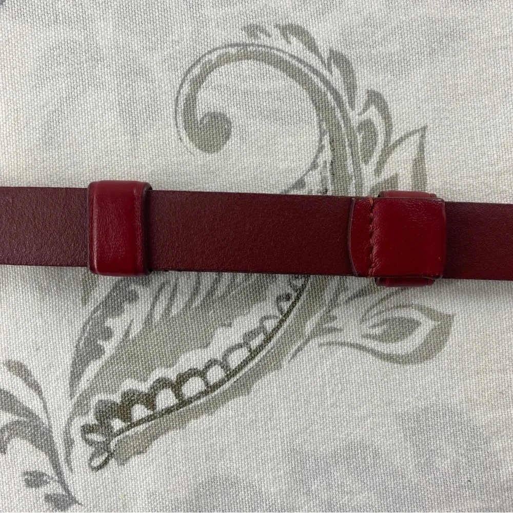 CHICO'S Red Leather Adiust Belt M/L‎ Silver/Gold Hook Buckle